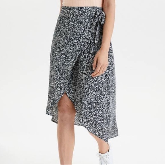 American Eagle Outfitters Dresses & Skirts - AMERICAN EAGLE Cheetah Crossover Midi Skirt🌚